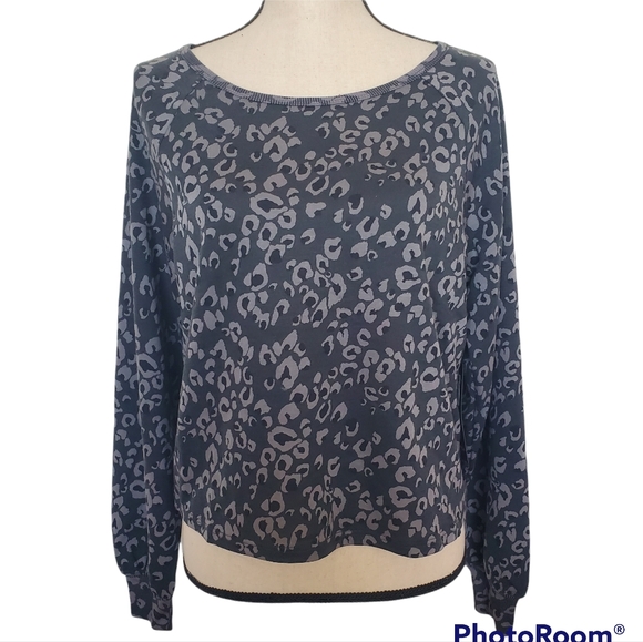 NWT WildFox Sweat Women's Leopard Print Grey and Black Top Size M - Picture 1 of 10